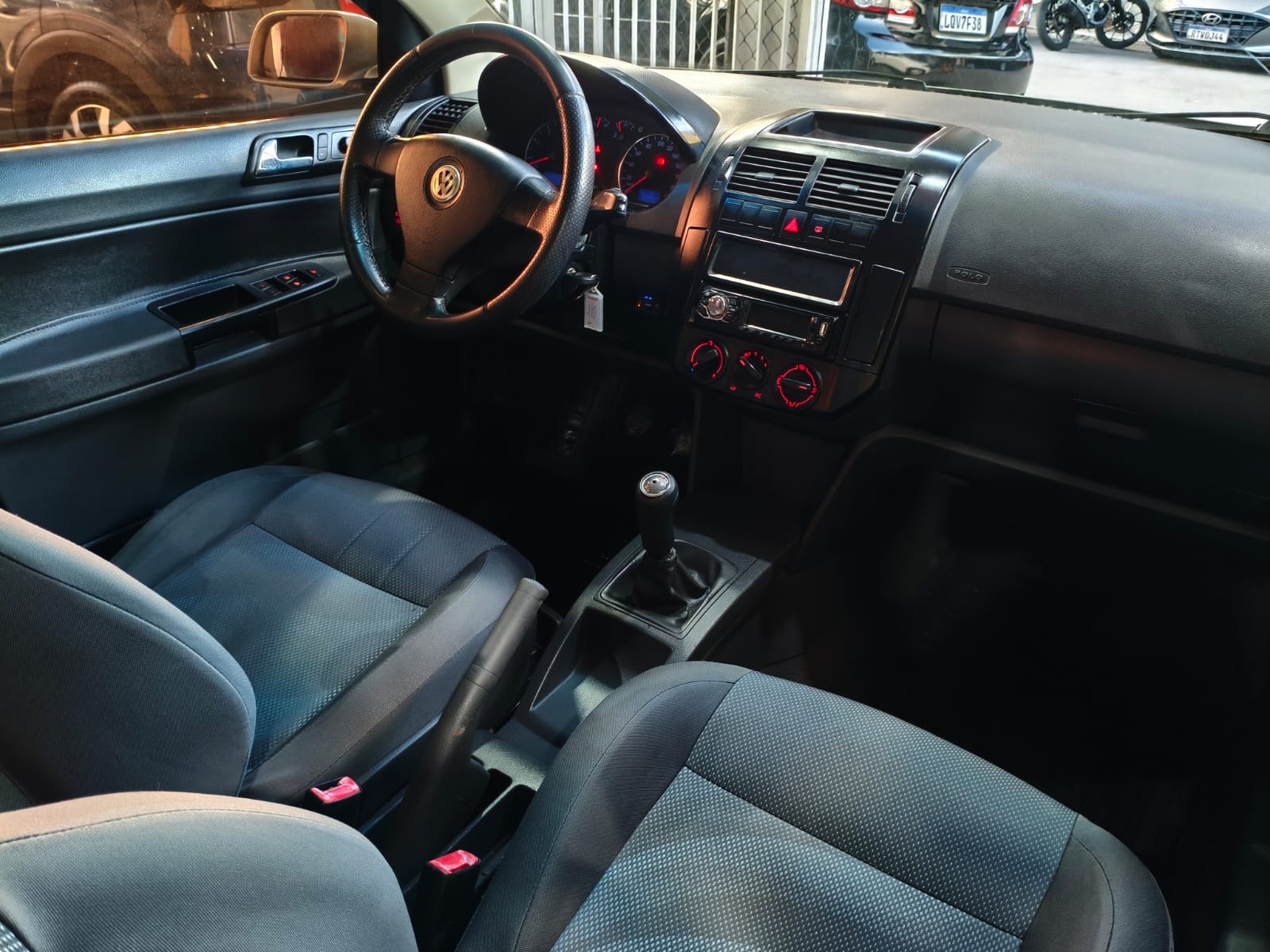 Volkswagen POLO SEDAN 1.6 2009 — foto 5